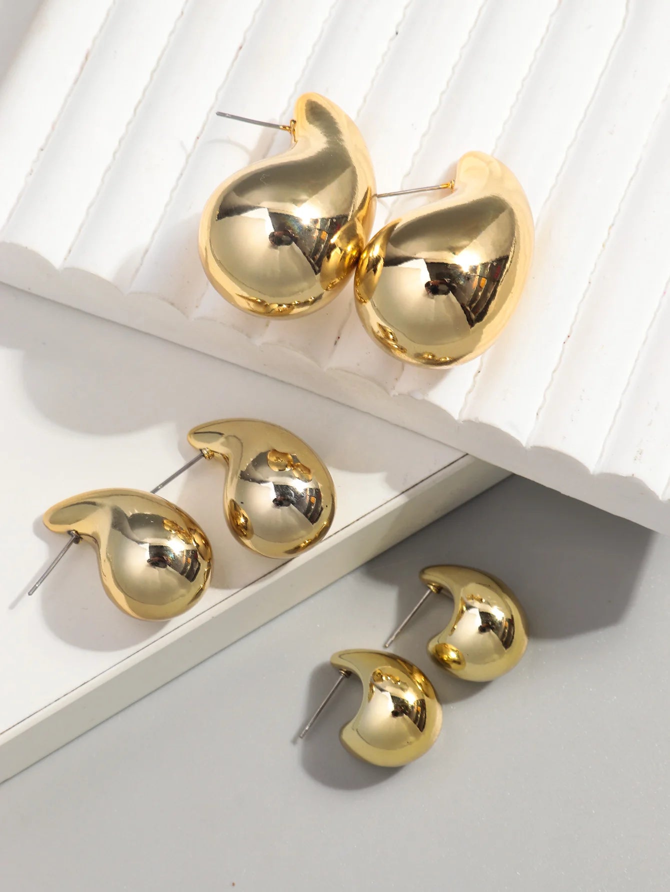 3 Pairs Trendy Acrylic Gold Color Chunky Waterdrop Dupes Drop Earrings for Women Personality Glossy Teardrop Earring Jewelry